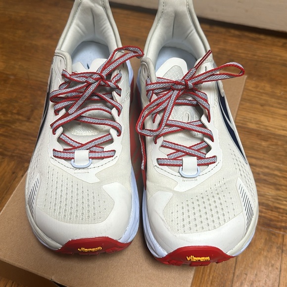 Altra Olympus 5 Women Trail Sneaker - Picture 2 of 5